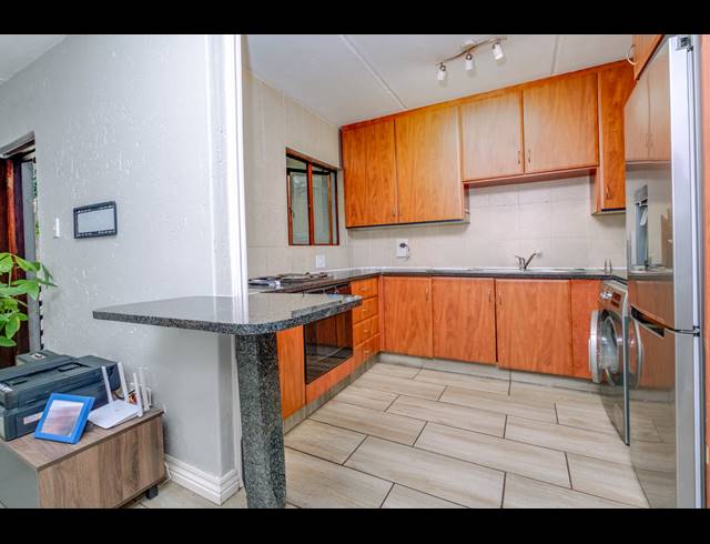 1 BEDROOM APARTMENT FOR SALE IN MORNINGSIDE HILLS